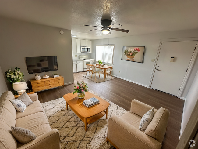 Building Photo - Upstairs Unit 132s Rental