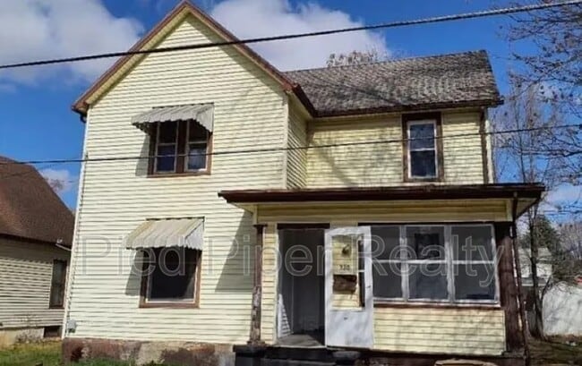 Building Photo - 320 W Clark St