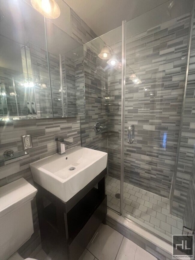 Photo - 10TH AVE. Unidad 2RS