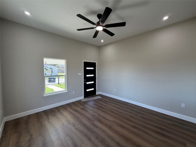 Photo - 1610 George Ave