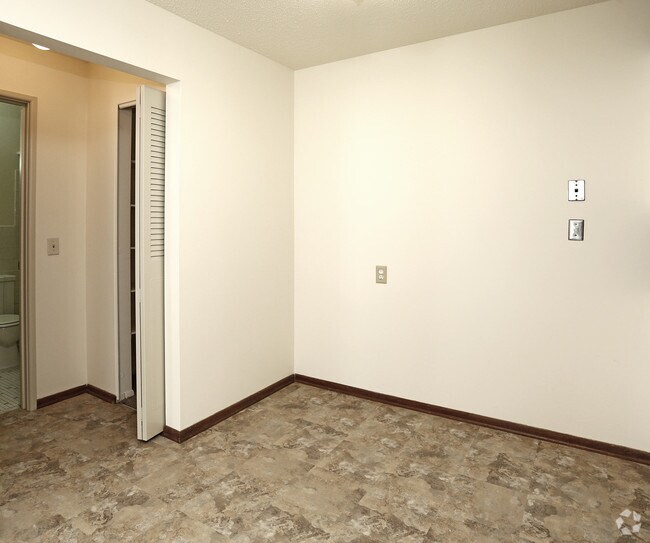 Dining - Ridgewood Apartments