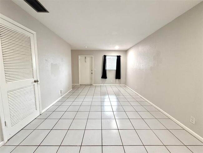 Photo - 511 W Kalmia Dr Unit 10