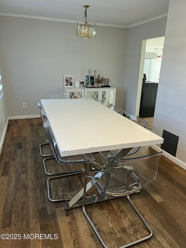 Photo - 987 Woodgate Ave