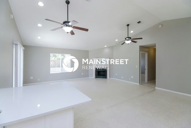 Photo - 3 Bedroom Pet-Friendly Home in Glendale, AZ with Main Street Renewal