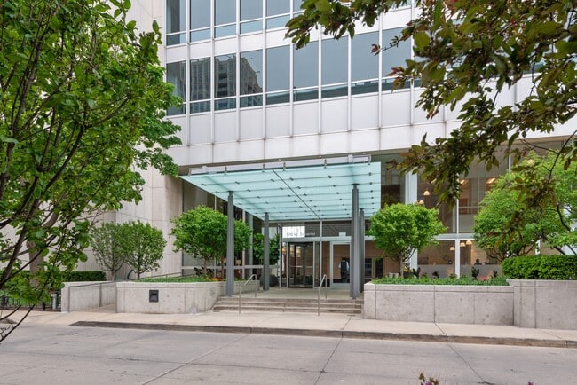 Building Photo - 500 W Superior St Unit 2201