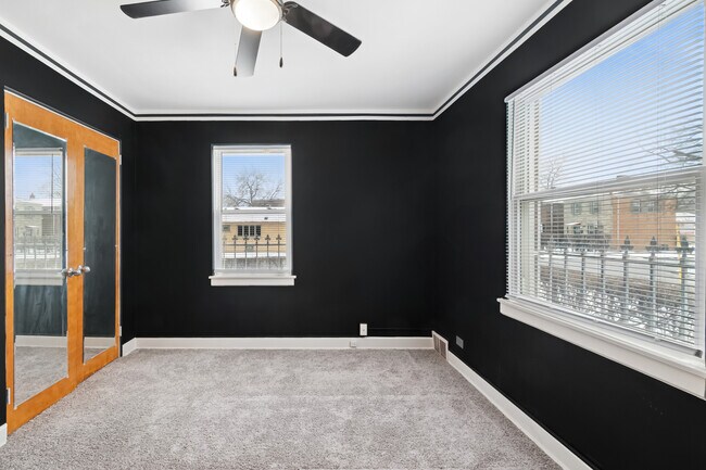 Photo - 8949 S Blackstone Ave Unit 2