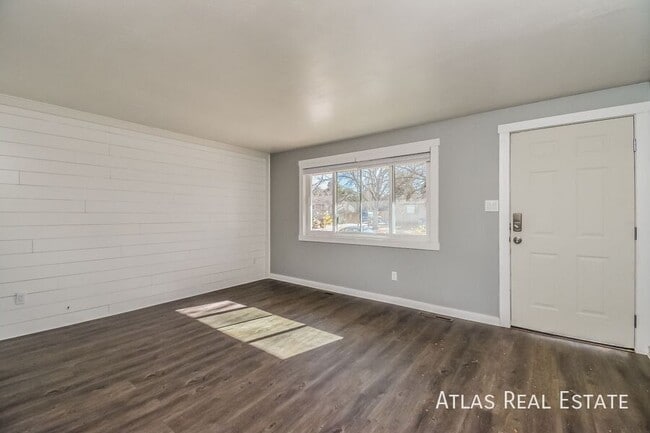 Photo - 4644 Scenic Cir