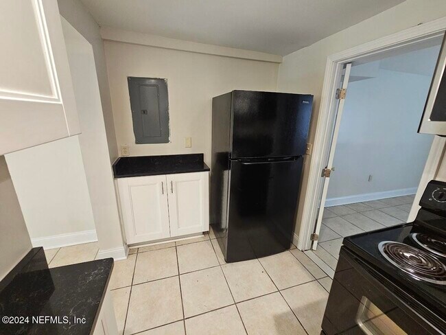 Photo - 925 Phillips St Unidad 2