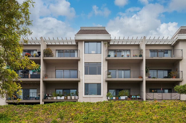 Building Photo - 80 Lincoln Dr Unit 2C Rental