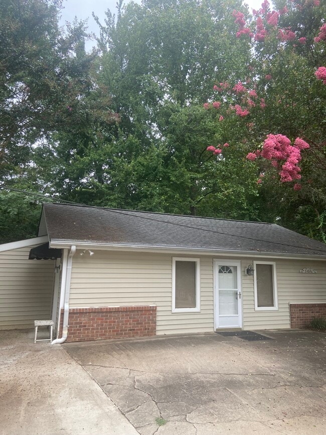 Photo - 504 Mountain Park Rd
