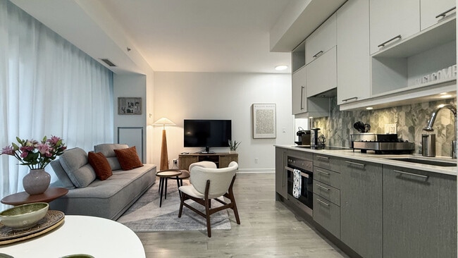 Building Photo - 199 Richmond St W