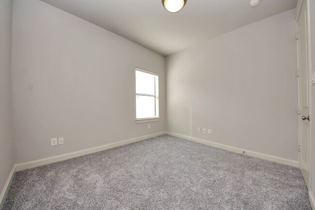 Photo - 1831 Dart St