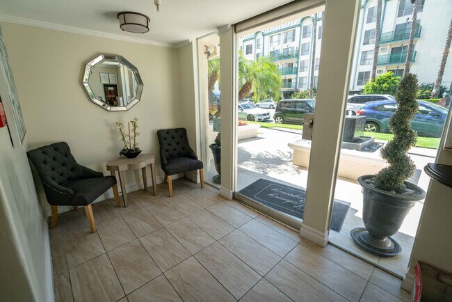 Photo - 114 North Doheny Drive