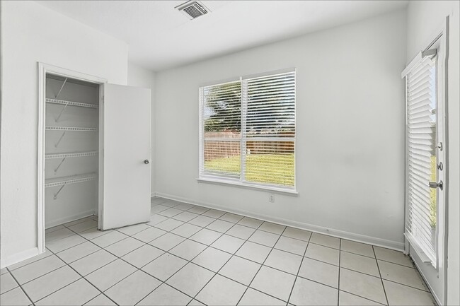 Photo - 1631 Laura Anne Dr