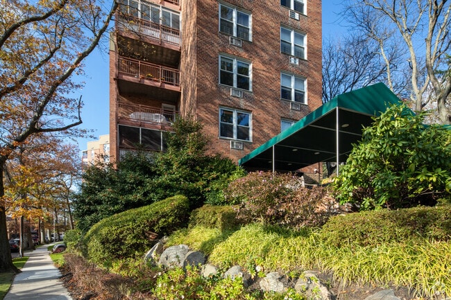 Photo - Wellesley Gardens