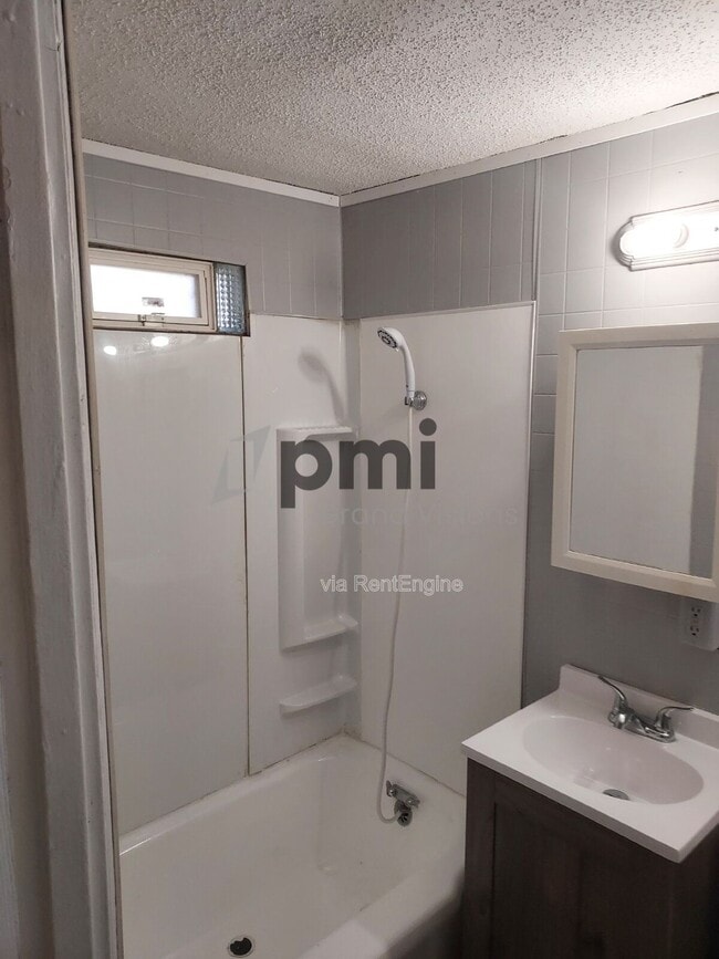 Photo - 328 E Kellar Ln