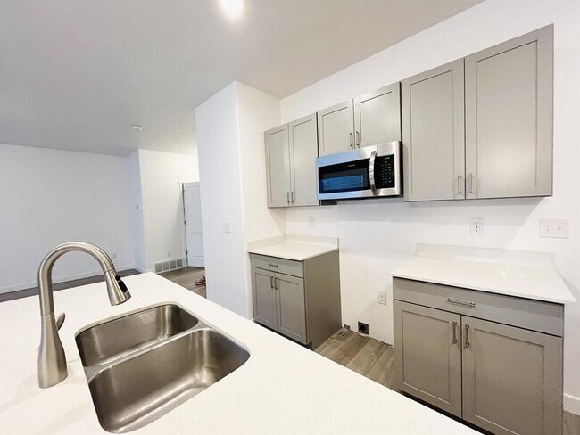 Photo - 14842 Messi St