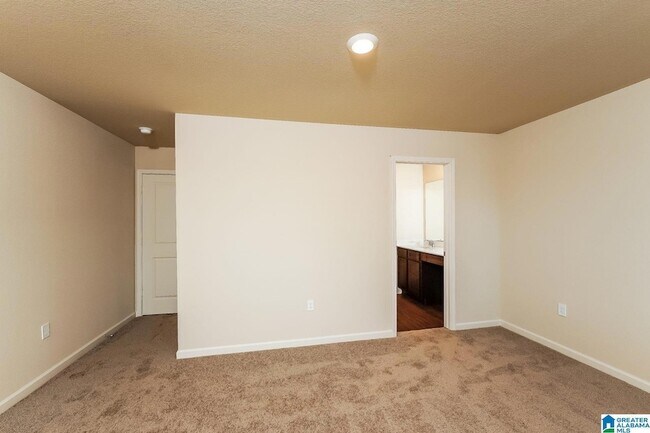 Photo - 7037 Broad St