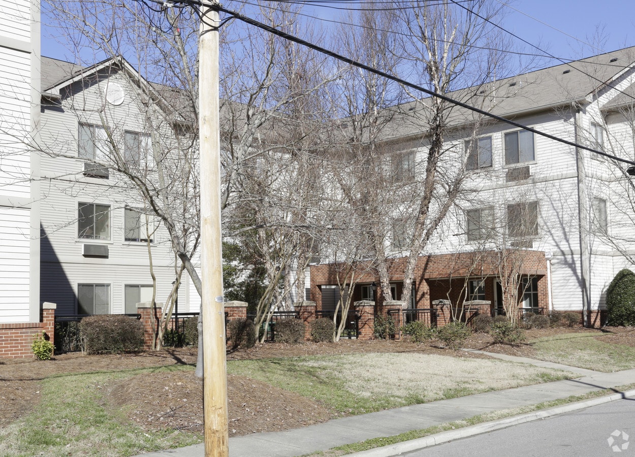 Photo - Green Street Plaza