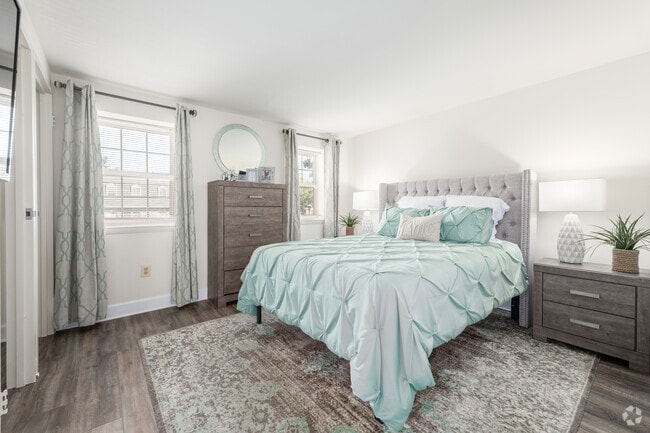 3BR, 1BA - 1,100SF - Bedroom - Kingston Townhomes