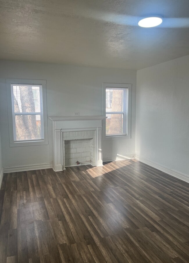 Photo - 120 N 8th Ave