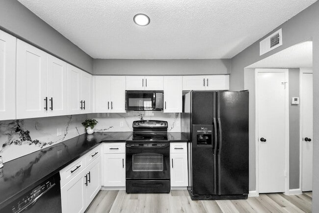 Photo - 6281 Ludington Dr Unit 817