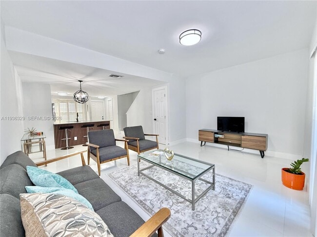 Building Photo - 2699 NE 15th St