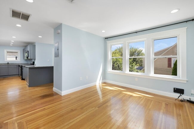 Building Photo - 61-63 Jastram St Unit 2