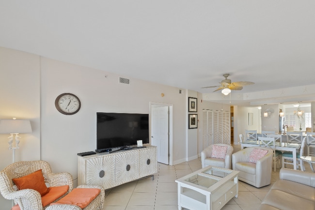 Photo - 12935 Gulf Ln Unidad 201