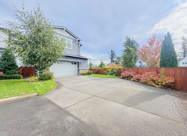 Photo - New 4 bed with bedroom and bath on main floor