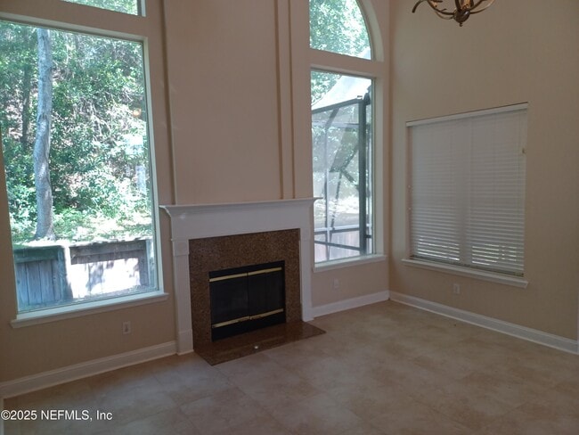 Photo - 4463 Ecton Ln E