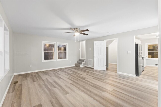 Photo - 105 Bluegrass Dr