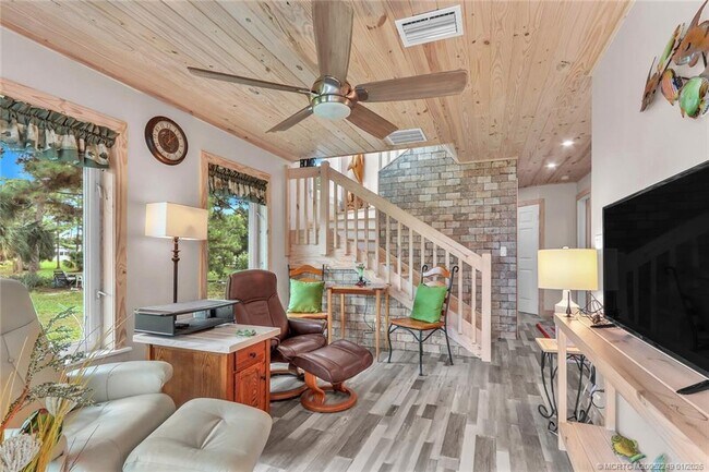 Photo - 64 NE Acacia Trail