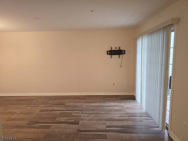 Photo - 183 Potomac Dr
