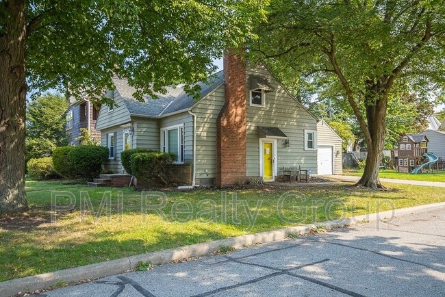 Photo - 1547 Sherbrook Rd