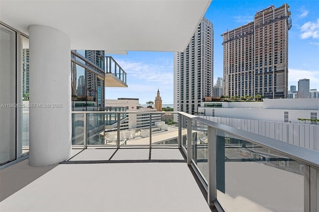 Photo - 851 NE 1st Ave Unidad 1012