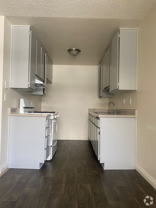 202 - 15434 Rayen St Rental