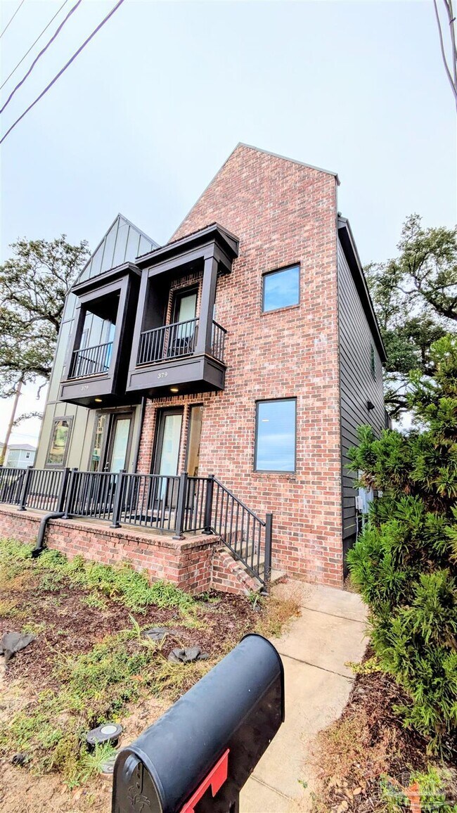 Photo - 379 S Clubbs St