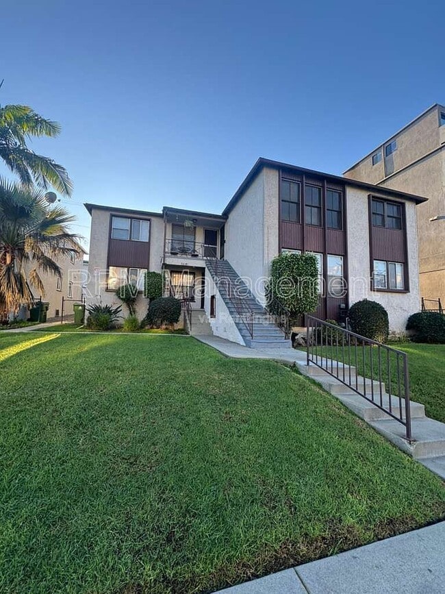 Building Photo - 7030 La Tijera Blvd Unit 7030 1/2