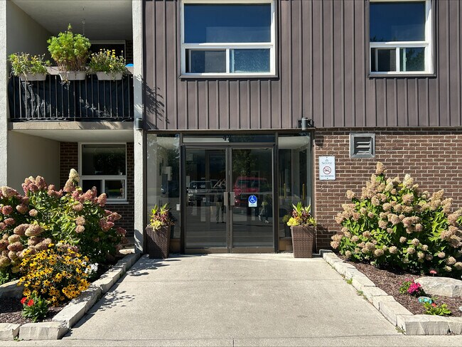 Photo - Campell Court Apartments