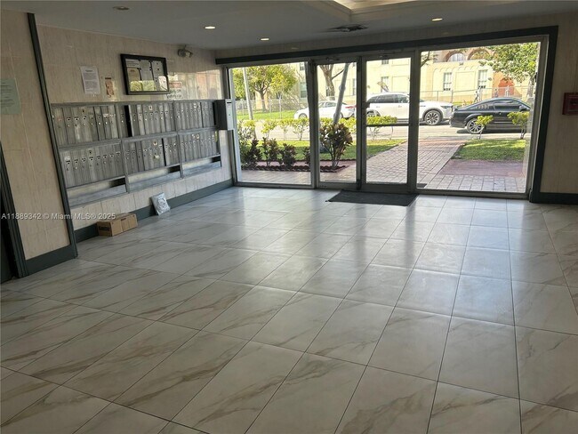 Photo - 1250 NE 125th St Unidad 220B