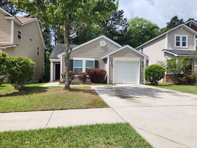 Building Photo - Charming 3 Bedroom 2 Bathroom home in Berwick!