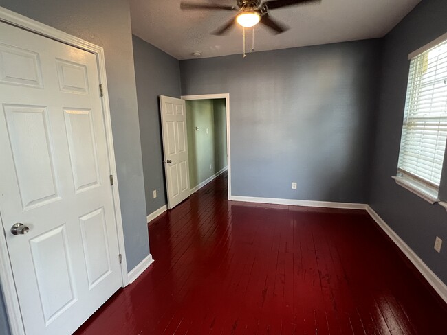 Photo - 3030 Toulouse St