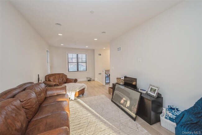 Photo - 400 Shore Rd