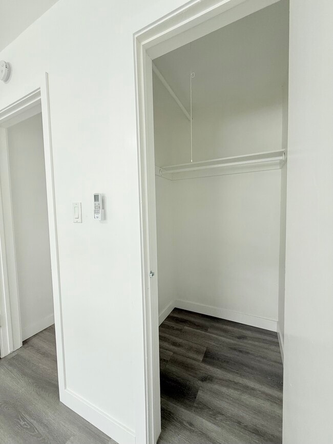 Armario en el dormitorio - 5332 Rosemead Blvd Unidad 2