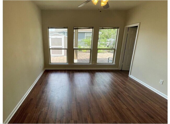 Photo - 3225 Hurley St