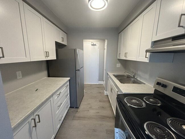 Building Photo - 50 Queenston Dr Unit 305