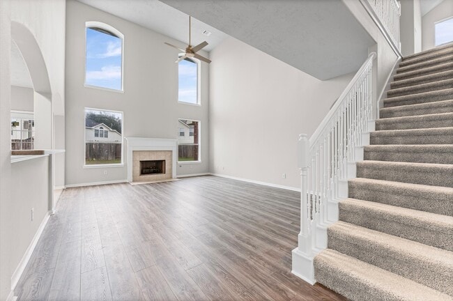 Building Photo - 16927 Terrace Park Dr