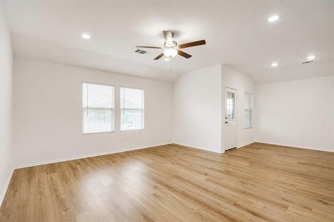 Photo - 525 Sebring Cir