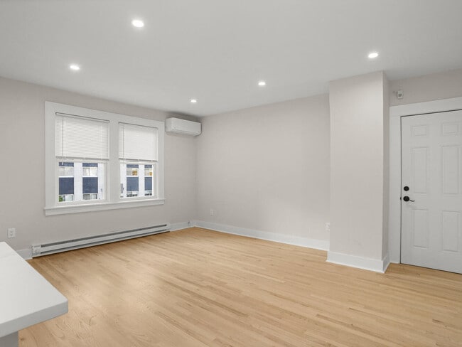 Photo - 21 Holcomb Ave Unit APT 2R